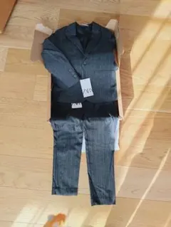 ZARA ダークグレー ストライプスーツ