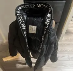 MONCLER ブラック ダウンジャケットのサムネイル