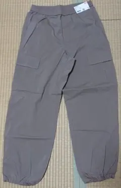 ユニクロ　イージーカーゴパンツ M ベージュ