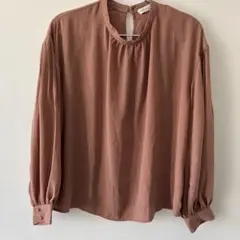 アースミュージック&エコロジー 長袖シャツ ベージュピンク　シフォン