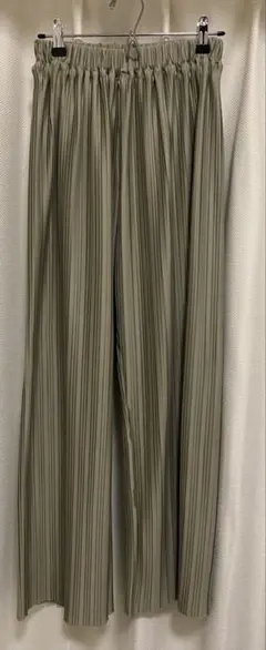 新品☆vis☆ランダムプリーツパンツ☆くすみカーキ☆イージーパンツ
