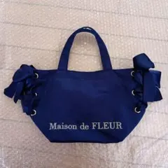 Maison de FLEUR ネイビー 両サイドリボン付きトートバッグ