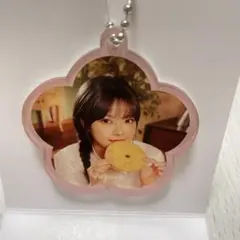 LE SSERAFIM ウンチェ　ルセラカフェ　アクリルキーホルダー