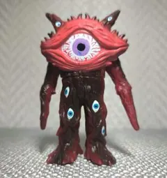 ガンQ ウルトラマン怪獣フィギュア 一つ目 赤 - メルカリ