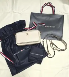 【新品未使用】TOMMY HILFIGER ショルダーバッグ ゴールドのサムネイル
