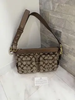 Coach ベージュ ロゴ柄 ボディバッグ