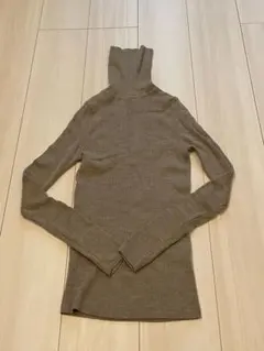 ユニクロ : ブラウン タートルネックセーター