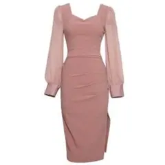 スクエアカットの胸元が優美な女性らしさを惜しげもなく魅せるミディ丈ドレス