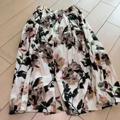 ZARA WOMAN フラワープリント フレアスカートのサムネイル