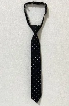 美品☆COMME CA ISM キッズフォーマルネクタイ LL 黒 ドットのサムネイル