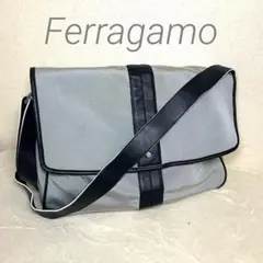 Ferragamo フェラガモ　ショルダーバック　グレーのサムネイル