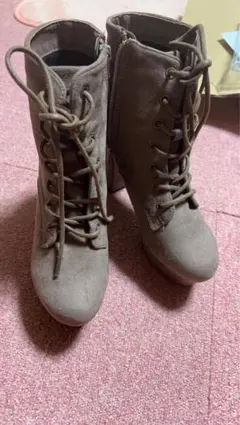 グレー スエード レースアップブーティ