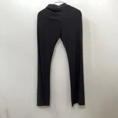 黒のパンツ