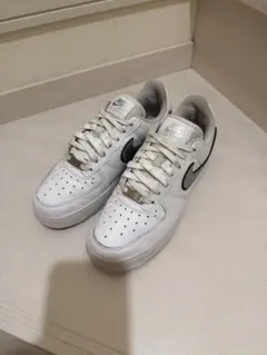 NIKE AIR FORCE 1 ホワイト グレー　シルバー