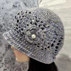 クラッシャーハット　クロシェハット　バケットハット　グレーの濃淡　花モチーフ