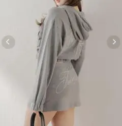新品未使用chico バックロゴパーカー グレー