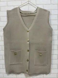 ゴールドボタンニットベスト【kz469】 サイズ　F ほぼ未使用