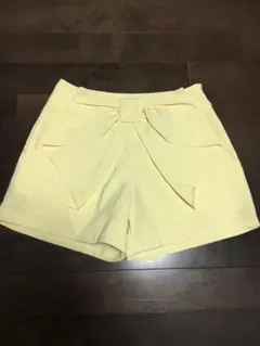 最終お値下げ！DaTuRa  フロントリボンが可愛い綺麗な黄色ショートパンツ
