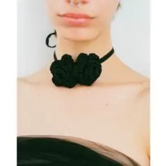 黒い花モチーフチョーカー