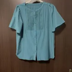 グリーン半袖ブラウス前面刺繍デザイン　Ｍ