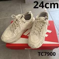 NIKE スニーカー　TC7900 24cmのサムネイル