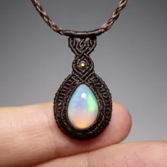 オパールのマクラメネックレス