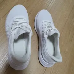 ホワイト メッシュ ランニングシューズ