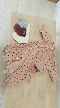 イチゴカバーオールと靴下セット