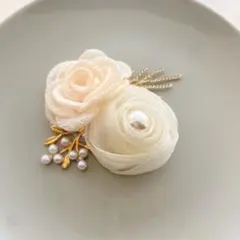 734 SALEハンドメイドコサージュ　卒園式入園式　　上品なアイボリー×パール