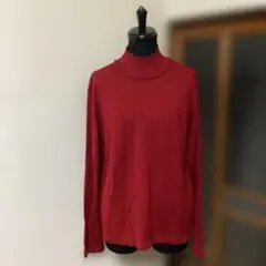 赤のタートルネック長袖ニット　ELKYA