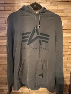 カーキ パーカー