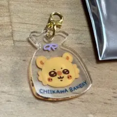 ちいかわベーカリー アクリルキーホルダーモモンガ