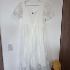 dazy ホワイト Vネック 半袖 ワンピース M