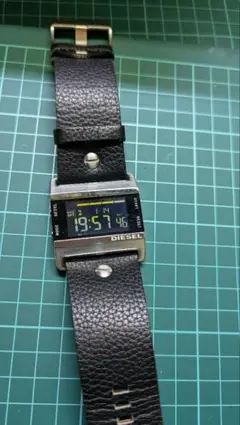 DIESEL デジタル腕時計 本革製