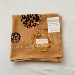 TRUSSARDI 大判ハンカチ　スカーフ　チェーン　レオパード