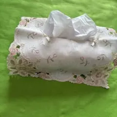 刺繍入りレースティッシュボックスカバー