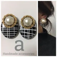 1181-1☺︎ブラックホワイトのチェック柄とゴールドパールのレトロピアス☺︎