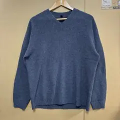 UNIQLO グレー Vネックニットのサムネイル