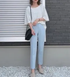 UNIQLO ライトブルー　アンクルパンツ　センタープレス　Mサイズ