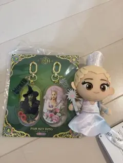 WICKED ペアキーホルダー グリンダ ガリンダ ウィキッド - メルカリ