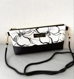 #11-e5 モノトーン フラワー柄 ショルダーバッグ フェイクレザー 軽量