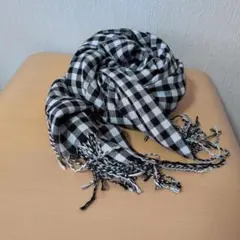 黒と白のチェック柄ストール　春〜初夏用