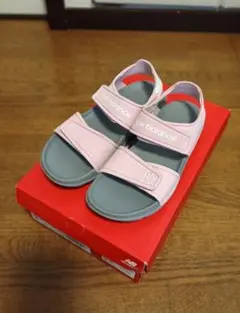 New Balance サンダル 19cm ピンク