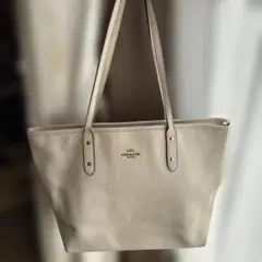 【中古品】COACHコーチ オフホワイト合皮製レディース トートバッグ