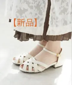 【新品】menueローヒール ストラップサンダル　アイボリーのサムネイル