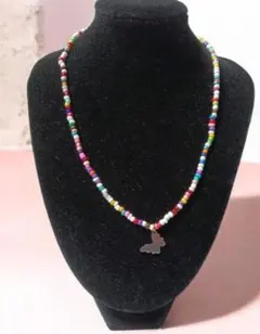 カラフルガラスビーズ蝶ネックレス