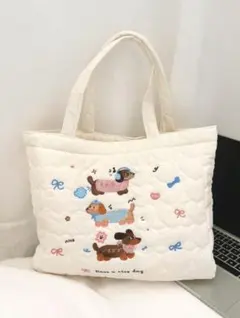 【激レア】犬刺繍 キルティングトートバッグ 軽量ランチバッグ　新品のサムネイル