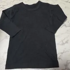 黒の長袖インナーシャツ