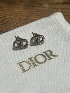 本日限定価格‼️】Dior CDロゴ ラインストーン ピアス - メルカリ