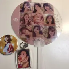 モモ缶バッジ、ナヨンキーホルダー、TWICEうちわ